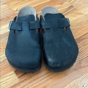 Women’s Size 38 Birkenstock Black Clogs gently used